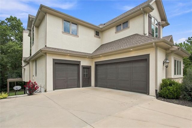 14555 Oak Valley Drive, Gardner, KS 66030