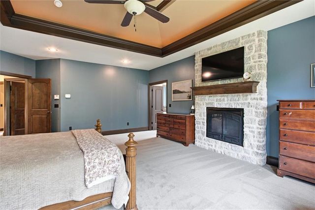 14555 Oak Valley Drive, Gardner, KS 66030
