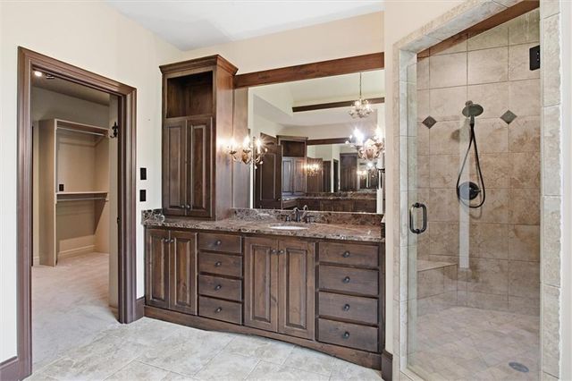 14555 Oak Valley Drive, Gardner, KS 66030