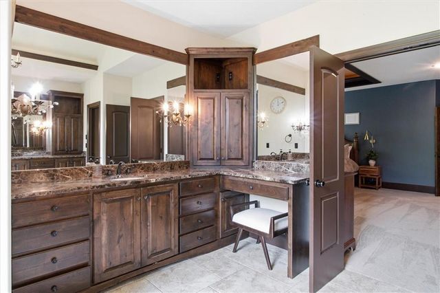 14555 Oak Valley Drive, Gardner, KS 66030