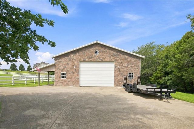 14555 Oak Valley Drive, Gardner, KS 66030