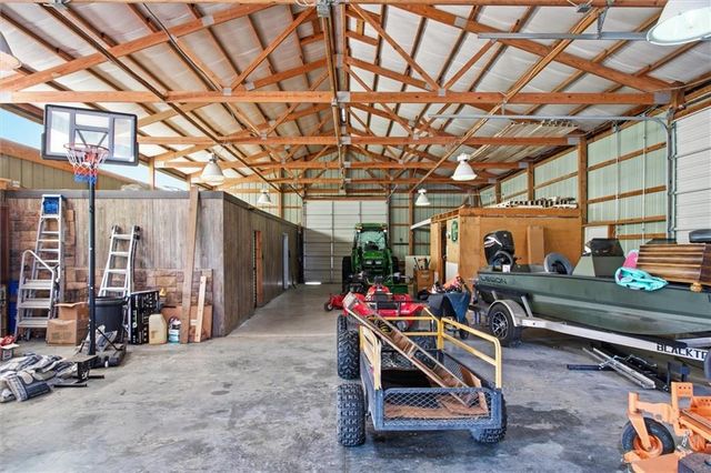 14555 Oak Valley Drive, Gardner, KS 66030