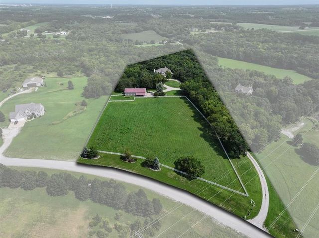 14555 Oak Valley Drive, Gardner, KS 66030