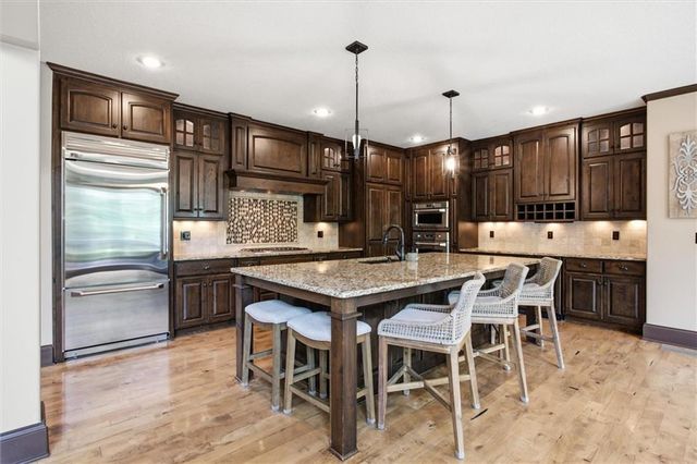 14555 Oak Valley Drive, Gardner, KS 66030