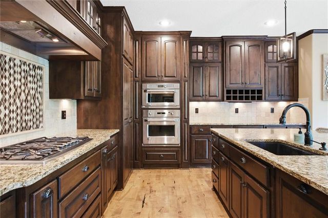 14555 Oak Valley Drive, Gardner, KS 66030