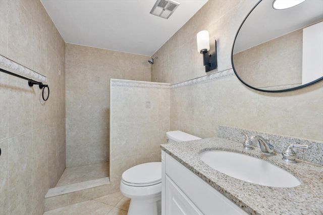 740 NE 199th Street 205g, Miami, FL 33179