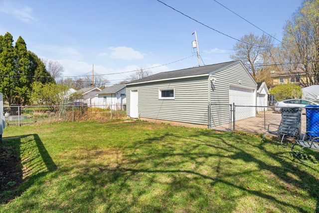 1355 Charles Avenue, Saint Paul, MN 55104