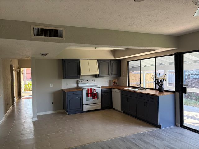 15730 Corsair Road, Houston, TX 77053