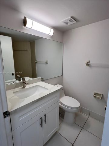 216 Lake Pointe Dr 224, Oakland Park, FL 33309