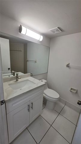 216 Lake Pointe Dr 224, Oakland Park, FL 33309