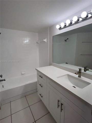 216 Lake Pointe Dr 224, Oakland Park, FL 33309