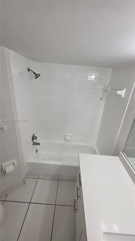 216 Lake Pointe Dr 224, Oakland Park, FL 33309