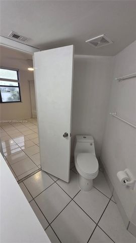 216 Lake Pointe Dr 224, Oakland Park, FL 33309