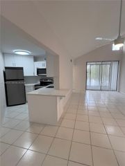 216 Lake Pointe Dr 224, Oakland Park, FL 33309