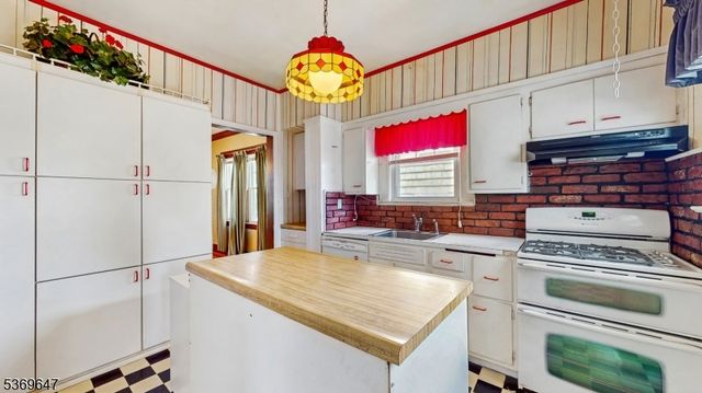 4 Yale Ter, West Orange Twp., NJ 07052