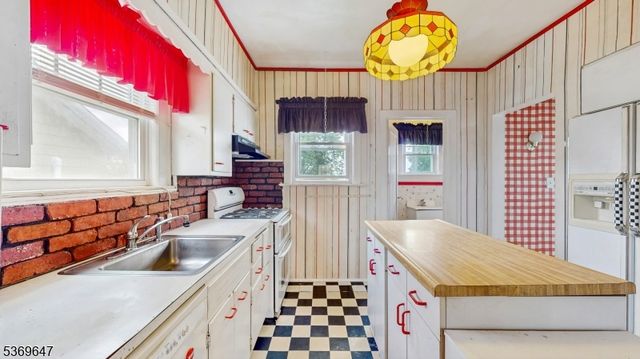 4 Yale Ter, West Orange Twp., NJ 07052
