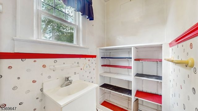 4 Yale Ter, West Orange Twp., NJ 07052