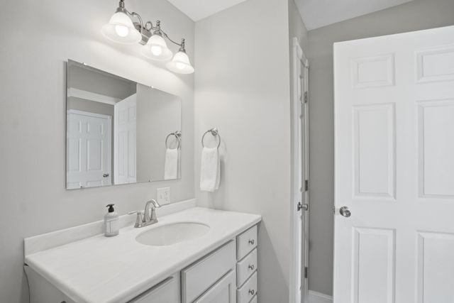 149 Elcy Lane, Charlotte, VT 05445