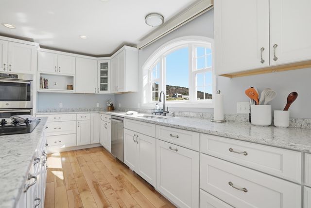 149 Elcy Lane, Charlotte, VT 05445