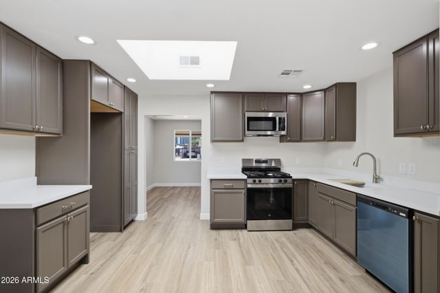 1818 E MONTEREY Way, Phoenix, AZ 85016