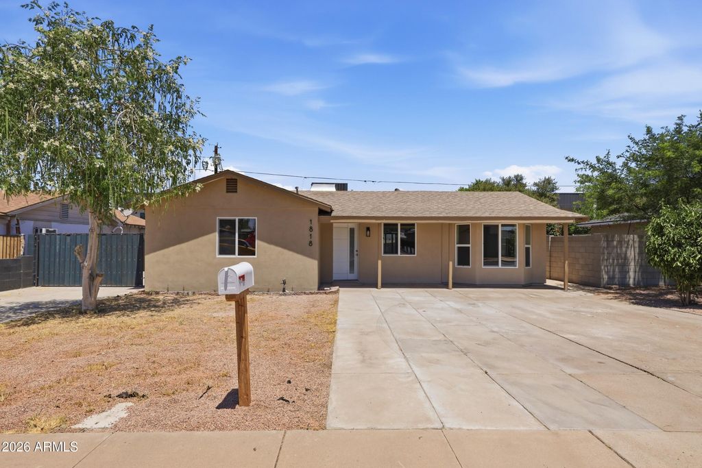 1818 E MONTEREY Way, Phoenix, AZ 85016