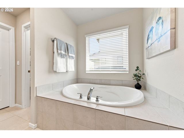 16100 Nw PRISTINE Ln, Portland, OR 97229