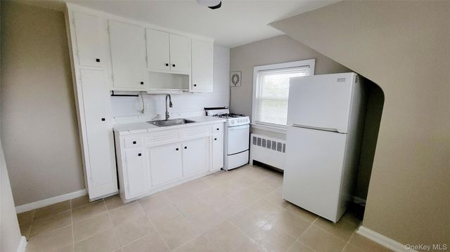 7 E Jefferson Avenue 2, Mineola, NY 11501