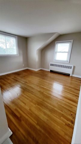 7 E Jefferson Avenue 2, Mineola, NY 11501