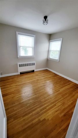 7 E Jefferson Avenue 2, Mineola, NY 11501