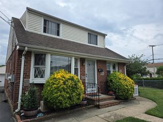 7 E Jefferson Avenue 2, Mineola, NY 11501