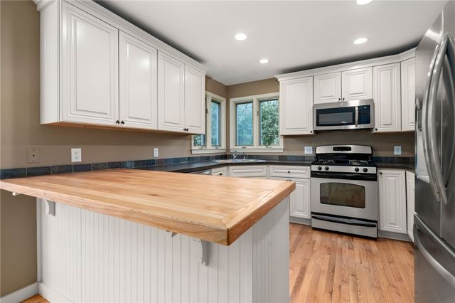 43 Blue Grass Drive, Middletown, RI 02842