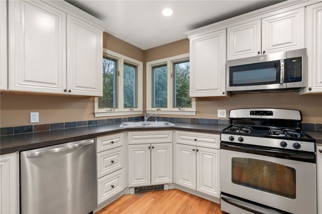 43 Blue Grass Drive, Middletown, RI 02842