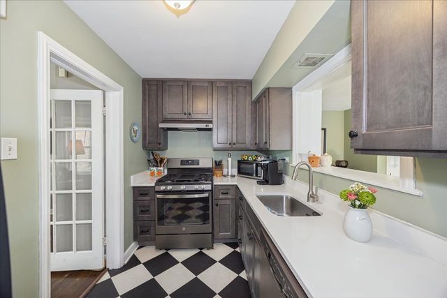 9431 Jefferson Avenue, Brookfield, IL 60513