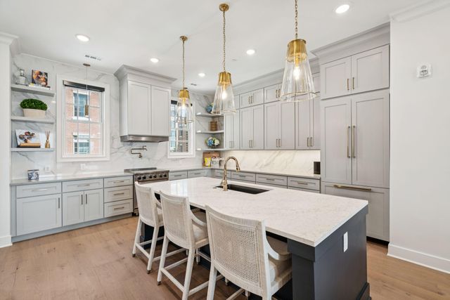 372 Broad Street, Charleston, SC 29401