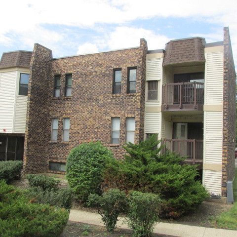 2013 Country Club Drive 11, Woodridge, IL 60517