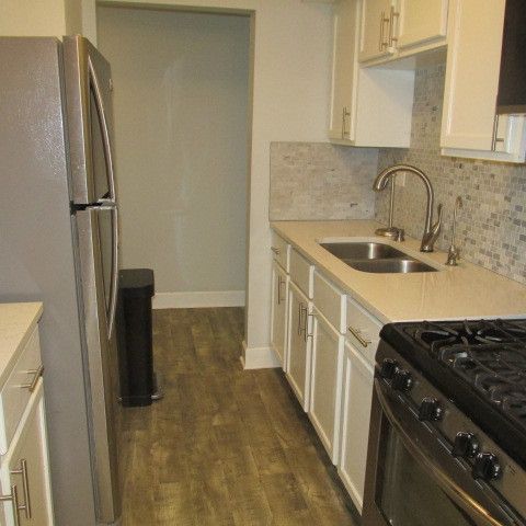 2013 Country Club Drive 11, Woodridge, IL 60517