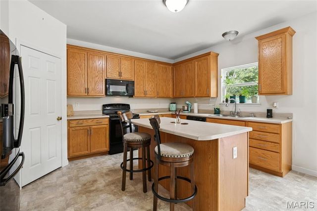 118 Village Glen Court, Wentzville, MO 63385
