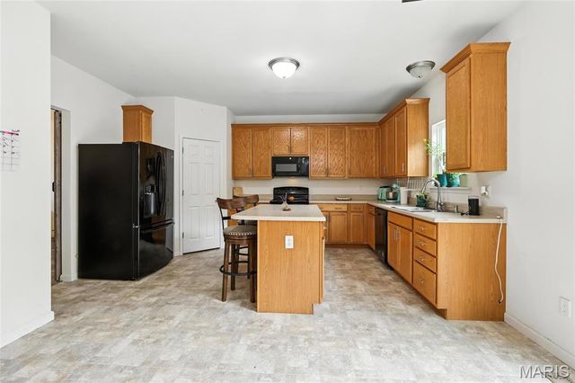 118 Village Glen Court, Wentzville, MO 63385