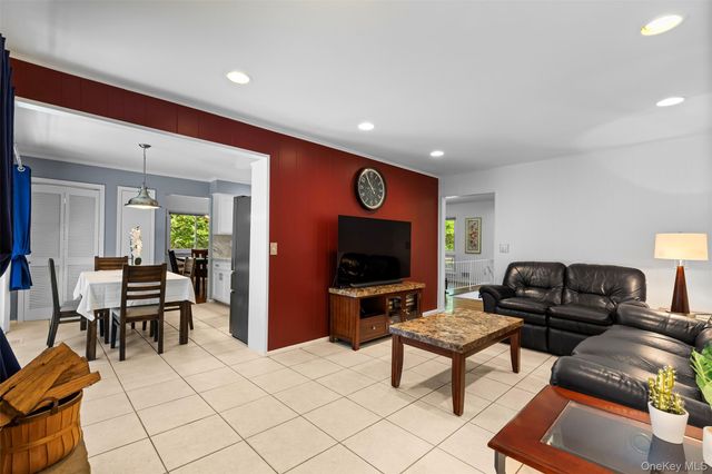 40 Penny Lane, Scarsdale, NY 10583