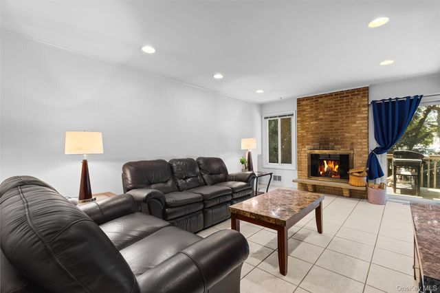 40 Penny Lane, Scarsdale, NY 10583