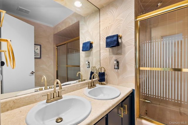 40 Penny Lane, Scarsdale, NY 10583