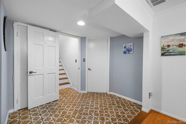 40 Penny Lane, Scarsdale, NY 10583