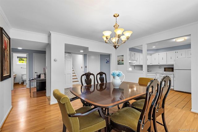 40 Penny Lane, Scarsdale, NY 10583