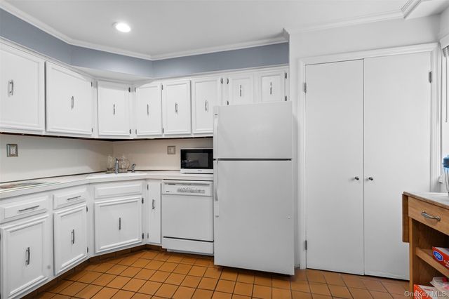 40 Penny Lane, Scarsdale, NY 10583