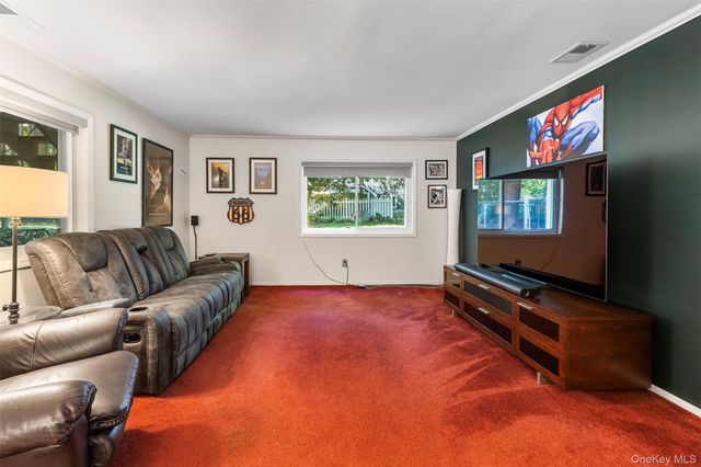 40 Penny Lane, Scarsdale, NY 10583