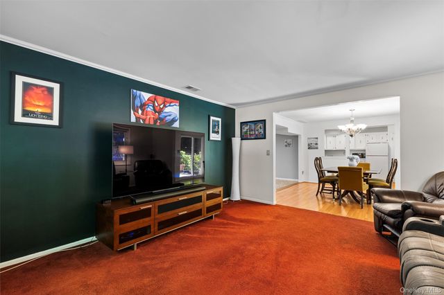 40 Penny Lane, Scarsdale, NY 10583