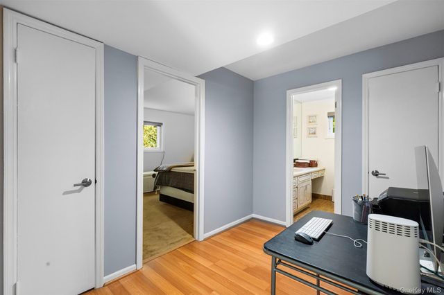 40 Penny Lane, Scarsdale, NY 10583