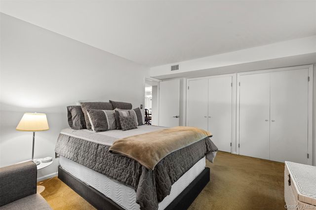 40 Penny Lane, Scarsdale, NY 10583