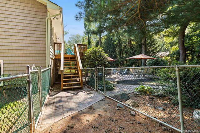 40 Penny Lane, Scarsdale, NY 10583