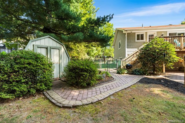 40 Penny Lane, Scarsdale, NY 10583